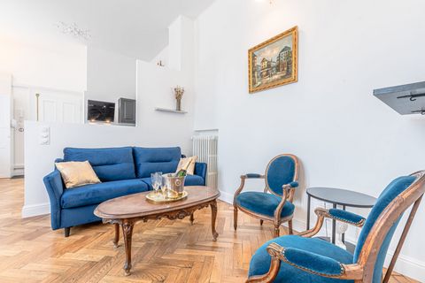 You will be accommodated in the Imperial Quarter, also known as the Golden Triangle, close to many sites of interest such as Avenue Foch (famous for its remarkable listed buildings), the Pompidou Museum and the Muse shopping center . The building is ...