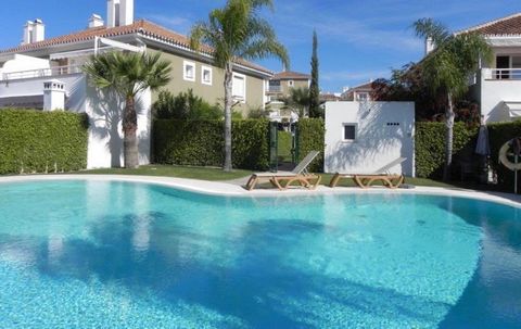 One of the best houses in Cortijo del Mar located between Puerto Banus and Estepona. This property consist of 3 bedrooms 3 bathrooms, spacious salon with an open plan modern kitchen, fireplace and designer staircase leading to the second floor. Under...