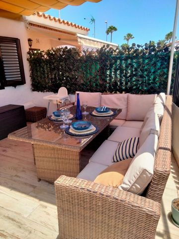 Er wordt een bungalow te koop aangeboden in Playa del InglÃ©s, in een zeer gewild complex dichtbij alle voorzieningen, gelegen in het hart van het gebied.De bungalow is volledig gerenoveerd en voorzien van modern designmeubilair, wat zorgt voor een e...