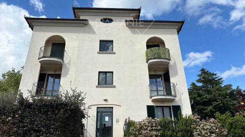 PASSIGNANO SUL TRASIMENO (PG), loc. Oliveto: in newly built multi-family house, second and last floor flat of about 75 sqm, composed of entrance, living room with kitchenette, double bedroom , small bedroom, bathroom, utility room and attic of about ...
