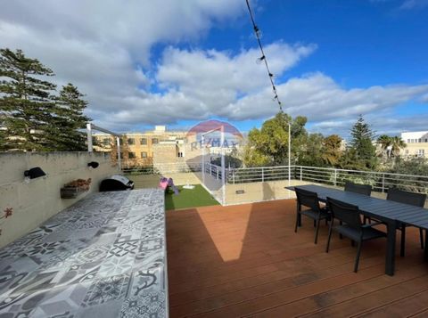 Naxxar Urban Conservation Area UCA Thoughtfully designed duplex penthouse with a private roof and airspace part of a small block of three units. This residence effortlessly combines modern living with heritage preservation in the heart of Naxxar's Ur...