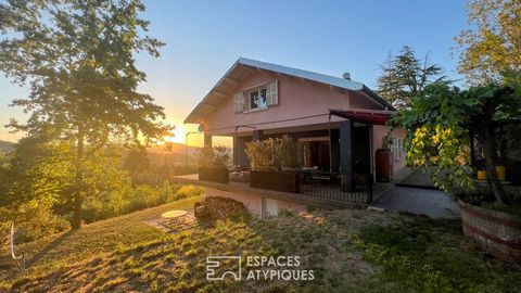 In an idyllic setting, in St-Pierre-la-Palud, this beautiful bourgeois house of 357m2 is set on a plot of 1.458m2 with a plunging view of the green nature. This building benefits from a quadruple exposure and the living rooms are south/west facing. I...