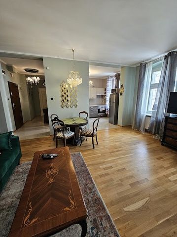 We offer for sale a two-room apartment with a usable area of 54.86 m2 plus an associated room (basement) of 2.18 m2 Tenement house from 2012. The apartment is located on the 3rd floor . Overhauled in 2024. Repainted, new wallpaper, new bathroom. All ...
