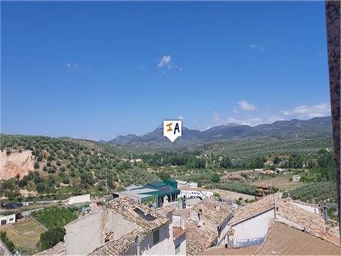 Dieses gut ausgestattete, renovierte Stadthaus mit 3 Schlafzimmern befindet sich im beliebten Castillo de Locubin, nahe der Stadt Alcala la Real im Süden der Provinz Jaén in Andalusien, Spanien. Das Haus befindet sich in erhöhter Lage an einer breite...