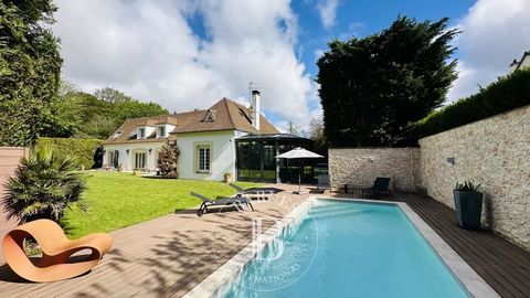 BARNES Yvelines has the exclusive listing of a quiet 270m² (2,906 sq ft) house laid out over two levels, warmly decorated in 2021, and set on a flat plot in Louveciennes (78430), between Versailles (78000) and Saint-Germain-en-Laye (78100). The house...
