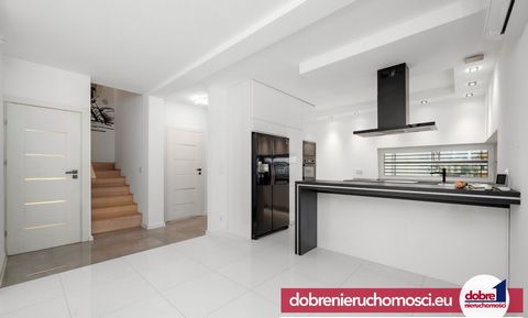 Offer exclusively with us. Good properties recommend a modern, functional house with a double garage in the body, with a basement from 2016, in a very convenient place in the Czyżkówek district of Bydgoszcz. The house was built on the basis of a very...