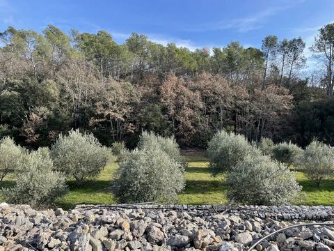 Located between Toulon and the Gulf of Saint-Tropez, this family vineyard estate of over 50 hectares, including around 30 hectares of PDO Cotes de Provence and PGI vines, symbolises the quintessence of Provence. Pines, olive trees and restanques surr...