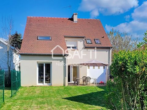 In the heart of La Verrière, this house offers an ideal location for quality living. Close to shops and public transport, it will allow you to easily enjoy all the amenities of the city. You will also appreciate the proximity of schools and green spa...