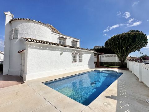 INVESTMENT OPPORTUNITY - REFORM PROJECT -SEAVIEW DATACHED VILLA - HOT PRICE !!! Embrace the potential of this distinguished detached villa, nestled within the quiet residential enclave of Arroyo de la Miel in Benalmadena. Offering a compelling invest...
