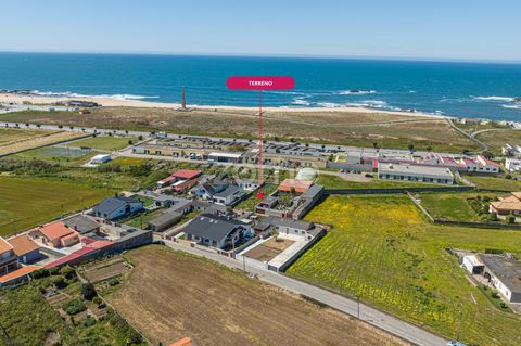 Identificação do imóvel: ZMPT566676 If you're looking for: - Land with 380 m²; - Capacity to build a two-story sea-view house; - In the area of Lavra (150m from the beach); - Landmark location; ...this might be the land you're looking for! NOTE: Ther...