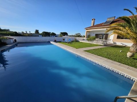 Superb 4 Bedroom Villa with Swimming Pool, Outdoor Kitchen and 6700m2 of Land in Azeitão This magnificent villa, in perfect condition, is an oasis of tranquillity and comfort, ideally located on the green slopes of the Serra da Arrábida, just 20 km f...