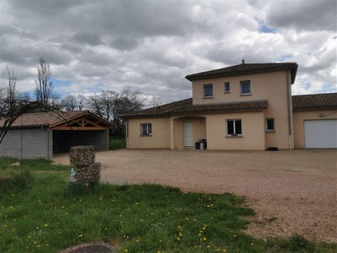 CRECHES CENTER: set back from the road in a quiet area, detached house of 135 m2 built in 2018 (builder MPM) with good quality services. Habitable ground floor on one level with a kitchen (with pantry) open to the living room for a total surface area...