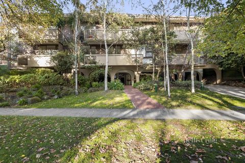 Brilliantly placed between Toorak Village and the Yarra River trails, this top-floor two-bedroom gem with a private car park delivers outstanding space and simplicity in one of Melbourne's most exclusive leafy settings. Well-zoned and well-presented,...