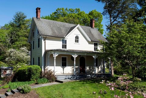 Welcome to 8 Orchard, a meticulously maintained c1865 farmhouse and guest cottage located in the hamlet of Rhinecliff, less than a half mile to Amtrak and 5 minutes to Rhinebeck Village. The two residences on this property are a combined approx 2500 ...