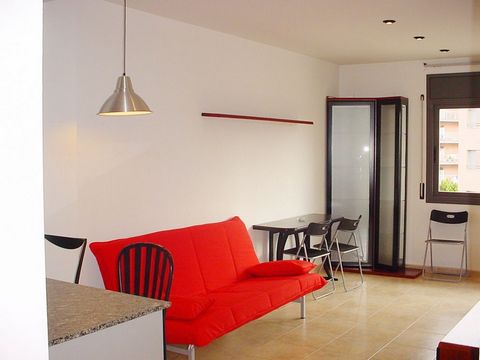 Apartment of 45m2 for sale in the area of Fenals, Lloret de Mar, It consists of: living room, kitchenette, balcony, 1 bedroom, 1 bathroom, air conditioning, communal pool. Close to the beaches of Fenals, Sa Boadella and the Gardens of Santa Clotilde,...