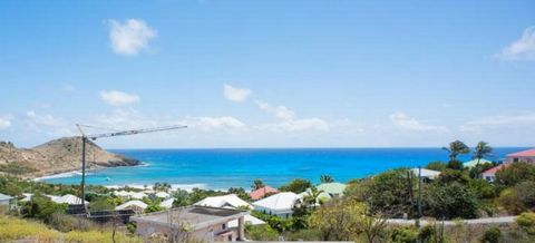 Terrain exceptionnel avec vue 180o sur l'océan et la baie de Toiny. La surface habitable maximum est de 353.20m2. Légèrement en pente et facile d'accès. Permis de construire en cours de validité pour une maison 2 chambres de 62 m2