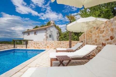 The island of Krk, Soline Bay, wider area, old stone house surface area 100 m2 for sale, with swimming pool and an additional building with two bedrooms with private bathrooms. The house consists of ground floor with garage, first floor with living r...
