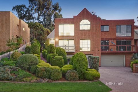 A private no through street and impeccable soaring brick façade deliver optimum privacy in this striking home and peaceful neighbourhood. Expertly designed to deliver light for effortless living and entertaining. Metres walk to public transport and R...