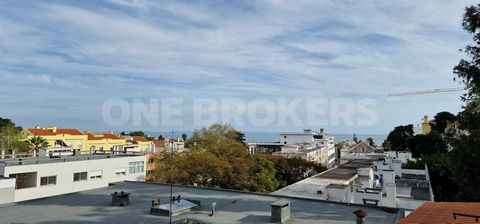 Excellent opportunity exclusively at Onebrokers! Come and discover this magnificent opportunity to live or invest in one of the most valued streets in Estoril and the country. Studio in original condition, with a private gross area of about 50m2 (inc...
