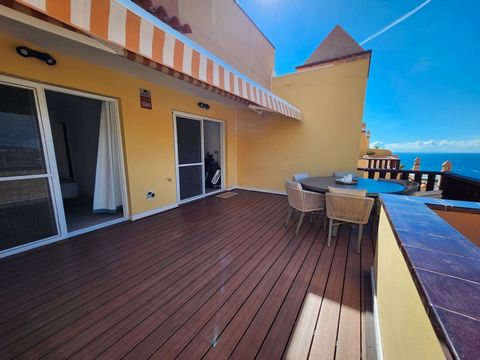 Immofigeys presents this stunning two-bedroom duplex penthouse in Roque del Conde, Torviscas Alto, Costa Adeje. Located in the Terrazas del Conde complex, which allows for holiday rental (VV), this residential offers a variety of amenities, including...