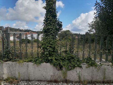 2 Lotes de terreno com excelente localização no centro da vila da Benedita, Os lotes são vendidos com projeto aprovado para 22 apartamentos tipologia: * 6 Apartamentos T1 * 6 Apartamentos T2 * 10 Apartamentos T3 Todas as frações tem lugar de garagem,...