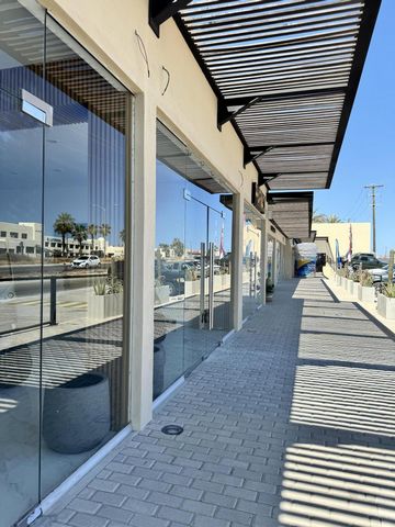 Discover a remarkable opportunity with this prime commercial space on the Transpeninsular Highway the main highway entering Cabo San Lucas and just minutes away from Costco. Located in a vibrant area this property offers unmatched convenience and oce...