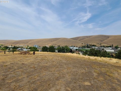 Best view lot in Heppner is ready for its new owner! Get away from the hustle and bustle of the busy city to put some roots down in this wonderful community. Close to hunting, OHV riding, fishing and much more outdoor activities.