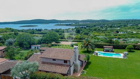 Location: Istarska županija, Medulin, Pomer. **Spectacular property in Pomer, Medulin, Istria** A luxurious property for sale in Pomer, Medulin, which covers an impressive 3,336 m2. Located in a peaceful and picturesque setting, this property offers ...
