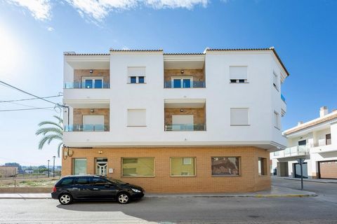 4 new modern homes with two and three bedrooms, very bright, with great qualities. The Type A homes have 3 bedrooms with fitted wardrobes, 1 bathroom, 1 toilet, exterior balconies and a spacious and bright living-dining area with an open kitchen. Fro...