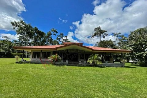 A vendre la belle Villa El Mandala, située dans la belle petite ville Valle Azul à San Ramón, à seulement 90 minutes de l’aéroport international Juan Santamaría et à 40 minutes de La Fortuna de San Carlos, un lieu de haute attraction touristique grâc...