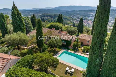 Located 5 minutes from the village of Valbonne, in a quiet area, beautiful property with a charming bastide and its outbuildings. The main building built in 1900 has an independent kitchen, a laundry room, a dining room, a large living room opening o...