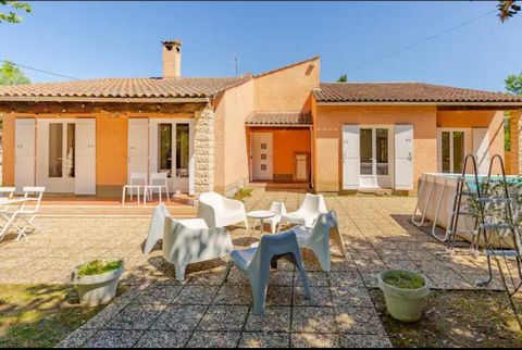 ENTRAIGUES SUR LA SORGUE 84320 A seulement 20 minutes d'Avignon, venez découvrir cette jolie villa de type 8 qui vous propose une surface habitable de 160 m² sur son terrain arboré de 1430 m². Ses 6 chambres dont 3 en rdc vous permettront d'y install...