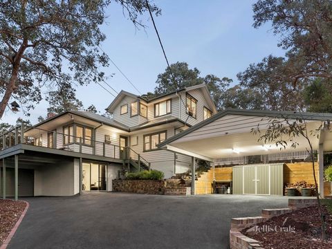 High set to captivate the blissful, breathtaking vistas over Warrandyte State Park and towards the ranges, this weatherboard beauty brings delightful warmth and a clever balance of space. Double hung windows combine with original polished Tasmanian O...