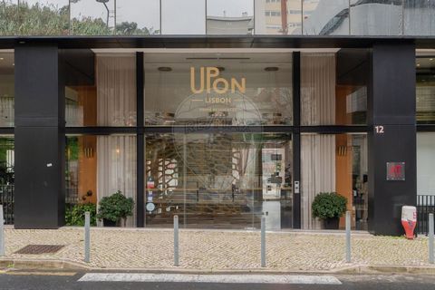 Oportunidad única: vive o invierta en una propiedad dentro de una prestigiosa unidad de hotel, ¡con un lugar de estacionamiento adicional! Permitir a los residentes disfrutar de la independencia total, sin perder la comodidad y la sofisticación de un...