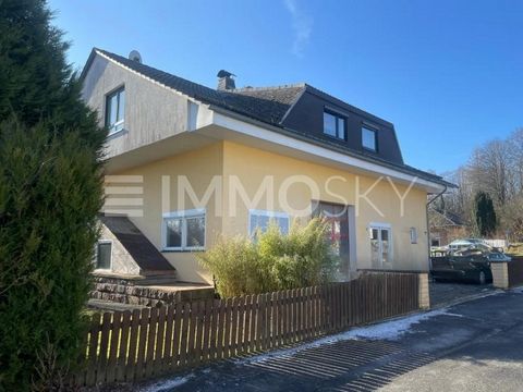 Willkommen in einer Immobilie, die Wohnen und Arbeiten ideal verbindet! Dieses großzügige Wohn- und Geschäftshaus in Hessisch Lichtenau bietet auf einem beeindruckenden Grundstück von 1.206 m² vielseitige Möglichkeiten perfekt für Familien, Selbststä...