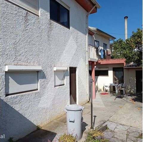Moradia T5 de Arquitetura Tradicional na Gafanha da Nazaré. Excelente oportunidade para adquirir uma moradia de tipologia T5, com arquitectura tradicional e áreas generosas, situada numa zona calma da Gafanha da Nazaré, a apenas 5 minutos das praias ...