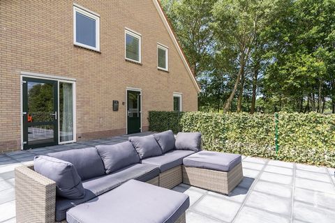 Deze groepsaccommodatie op een geweldige plek op Ameland is ideaal voor vakanties met familie en vrienden. Deze twee ruime, naast elkaar gelegen appartementen bevinden zich aan een rustig fietspad, direct aan de voorste plassen van recreatiegebied de...