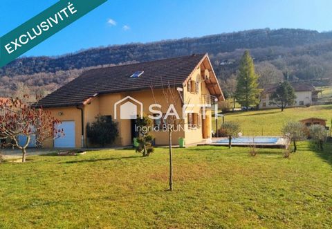 Maison avec piscine et garage