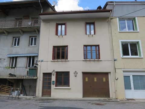 Maison à vendre 5 pièces de 148 m² à CHALEY (01)