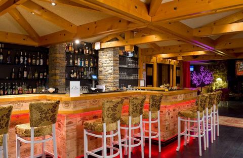 In the heart of the large skiing area of Les Deux Alpes, one of the best-known, the Hotel Ibiza*** with its spa and all-inclusive formula offers best value for money. The Hotel Ibiza*** lies at the end of the valley, not far from the resort centre an...