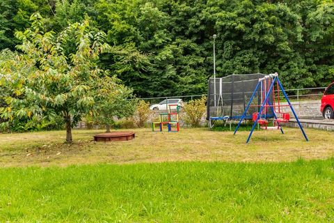 Ten nowocześnie urządzony dom znajduje się na parterze w doskonałej lokalizacji i oferuje wiele udogodnień dla dzieci. Jest to idealne miejsce na rodzinne wakacje.Nieruchomość znajduje się w Sebnitz, gminie na skraju parku przyrody Sächsische Schweiz...