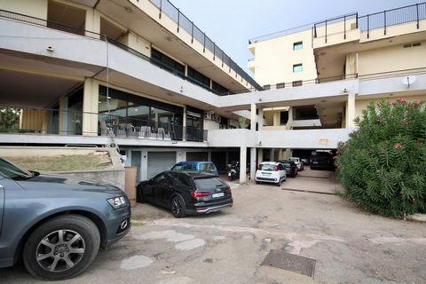 In an excellent position, in the immediate vicinity of the city center, an interesting storage place located in the underlying art of the Martini Shopping Center. The commercial space can be used as a storage room, warehouse or even for archives. The...