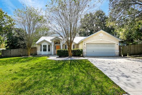 This 3 BR/2 BA comfortable home with a new roof and new A/C is in the St. Augustine South neighborhood. Plenty of room for outdoor activities in the fenced backyard along with a community park and two boat ramps. For the cool northeast Florida winter...
