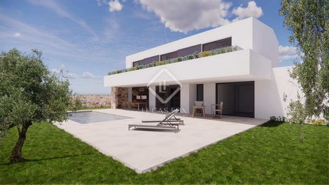 Lucas Fox presenta esta villa de obra nueva de 206 m² ubicada en una parcela de 575 m² en la prestigiosa urbanización de Son Blanc/Sa Caleta en el término municipal de Ciutadella de Menorca. La vivienda de estilo moderno, actual y muy funcional se di...