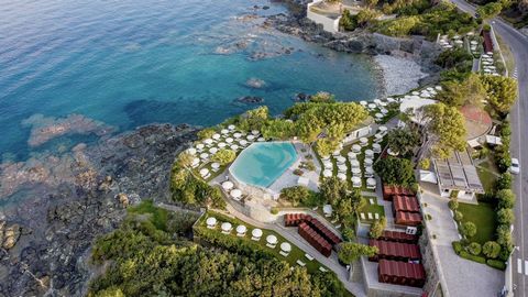 Bathing establishment with swimming pool, located on a sloping cliff above the sea, with direct access to the beach, just a few minutes from the center of the seaside resort of Castiglioncello, called 