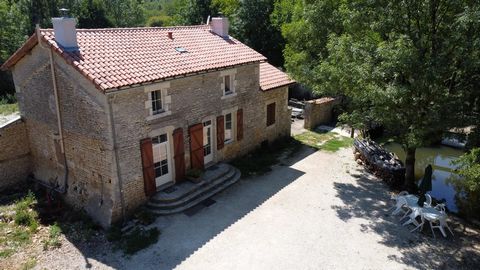 Built in the Charente valley, this newly renovated mill is not lacking in charm with its park crossed by several inlets of the river Charente. Between the sunny and shady parts, the future buyers will not lack space to relax and enjoy this exceptiona...