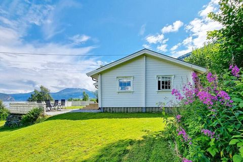 Well located holiday home in a beautiful fjord landscape. The place for holidays with family and friends. One of 5 holiday homes, three of the others - 37340, 37341 and 43838 - are located across the road. RiksTV for Norwegian and European channels a...