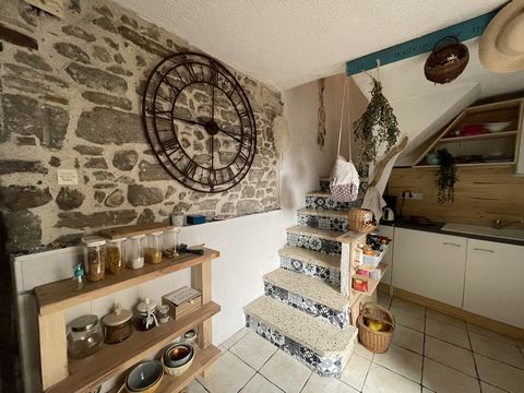 Come and discover quickly in the center of the village of VIAS, this pretty house full of charm. It consists of a beautiful living room, a fully equipped kitchen and an interior courtyard. On the first floor you will have two bedrooms with dressing r...