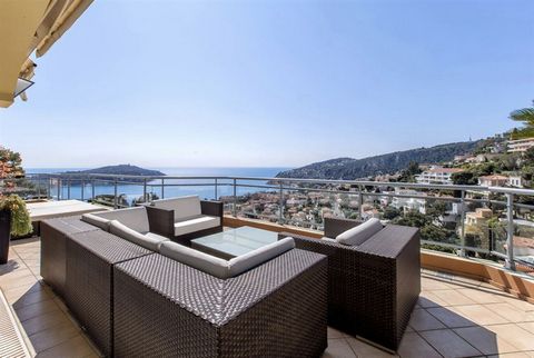Flat for sale in Villefranche Sur Mer of 203 sqm with terrace. It is located on the 7th floor, with a beautiful view of the sea. Its location is ideal, close to the city center, the train station, the airport and the sea. You will find 5 rooms, 4 bed...