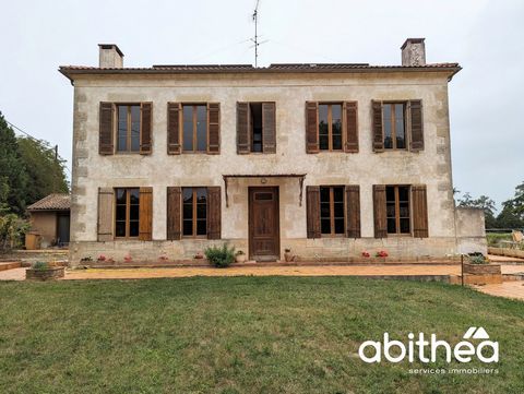 The agency Abithéa Libourne is pleased to offer you this beautiful and large Girondine of 288 m2 on 32969 m2 of land. You will be seduced by its authenticity and by the state of the property which has been largely renovated. The entire building has 5...